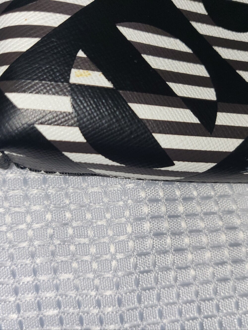 Henri Bedel Monochrome Geometric Large Zip Pouch - Picture 6 of 13